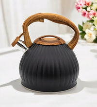 Afbeelding in Gallery-weergave laden, Meyerhoff Fluitketel 3 Liter – RVS Zwart Mat – Met Fluitje – Houtlook Handgreep – Inductie &amp; Gas MH-4141