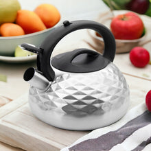 Afbeelding in Gallery-weergave laden, Meyerhoff RVS fluitketel 3 liter MH-4132 – Inductie fluitketel – Zilvergrijs met 3D-patroon – Modern klassiek design