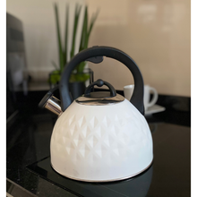 Afbeelding in Gallery-weergave laden, Meyerhoff RVS fluitketel 2,5 liter MH-105 – Inductie fluitketel – Wit – 3D reliëf design