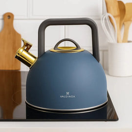 Valdinox Giovanni fluitketel 2,5L – RVS inductie fluitketel – Modern design met gouden accenten – Mat Blauw