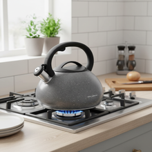 Afbeelding in Gallery-weergave laden, Florina Lava Fluitketel 2,5 L – RVS – Zwart/Grijs Steenlook – Inductie &amp; Alle Warmtebronnen