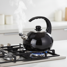 Afbeelding in Gallery-weergave laden, Altom Design Czajnik Fluitketel 2,5 L – Handgemaakt Emaille Zwart – Theeketel Inductie &amp; Alle Warmtebronnen