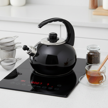 Afbeelding in Gallery-weergave laden, Altom Design Czajnik Fluitketel 2,5 L – Handgemaakt Emaille Zwart – Theeketel Inductie &amp; Alle Warmtebronnen