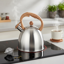 Afbeelding in Gallery-weergave laden, Altom Design Alex Fluitketel 2,3 L – Geborsteld RVS met Houtlook Handvat – Inductie &amp; Alle Warmtebronnen